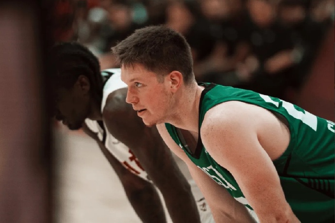 凯尔特人队官方宣布签下马克斯 - 舒尔加