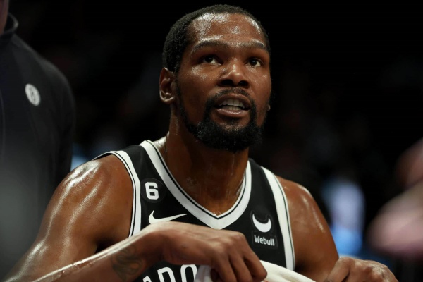 凯文-杜兰特假期中突现网络，与勇士球迷激烈交锋